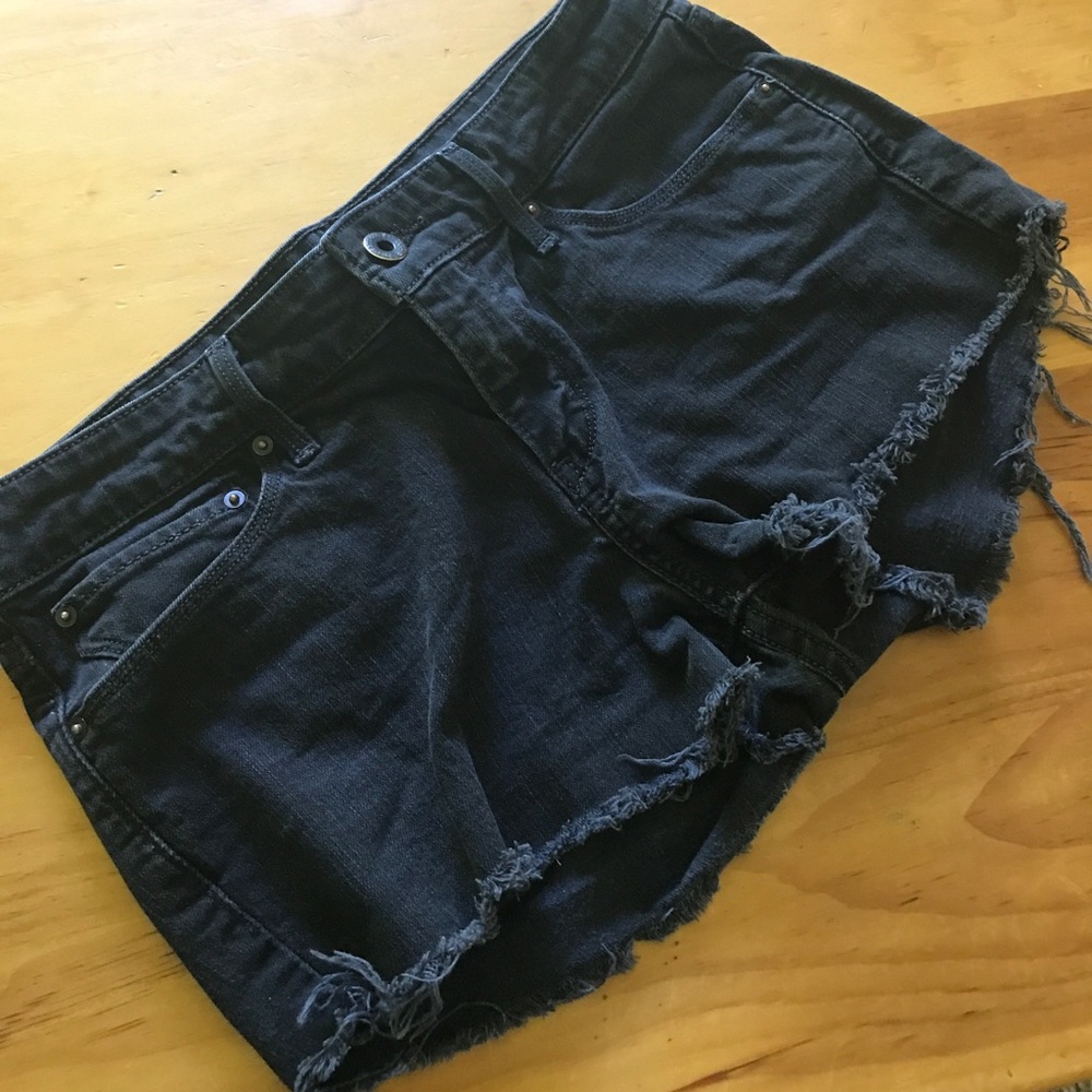 LEVI’S black denim frayed cutoff shorts.